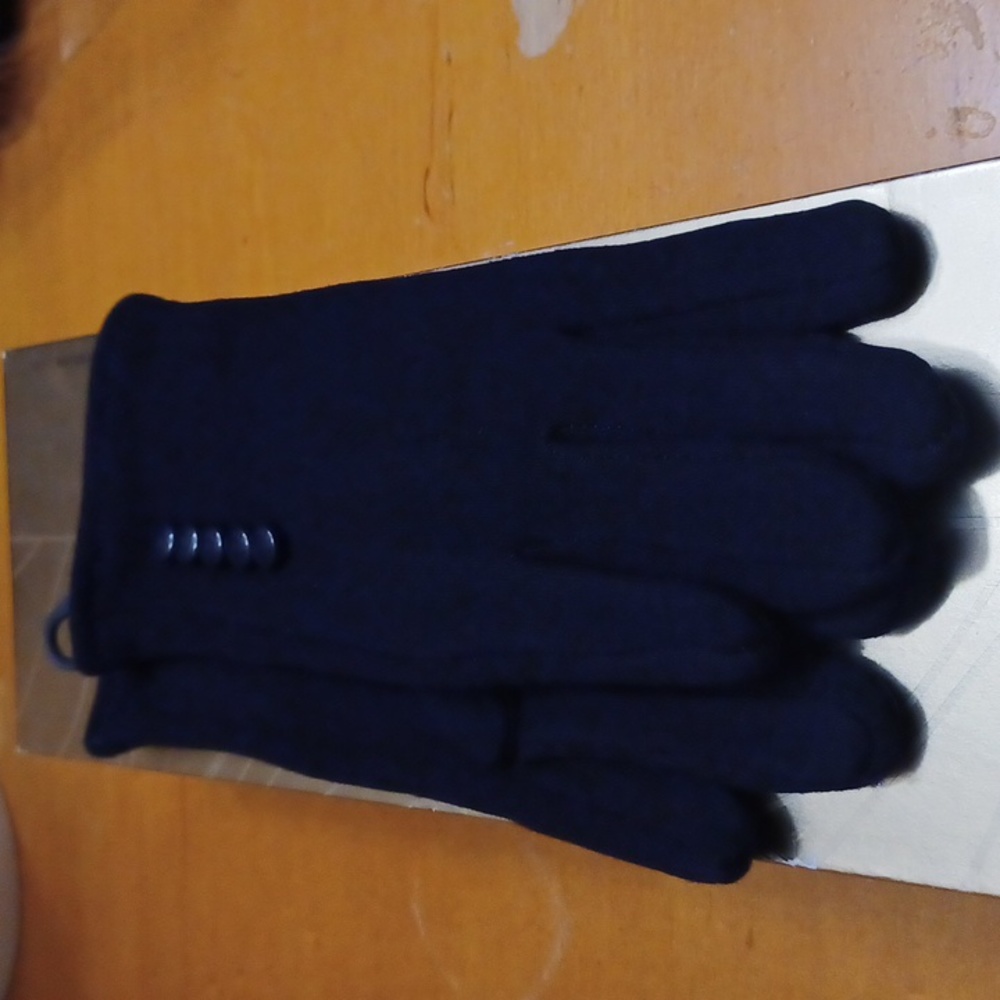 Elegant Ladies Gloves with Texting finger